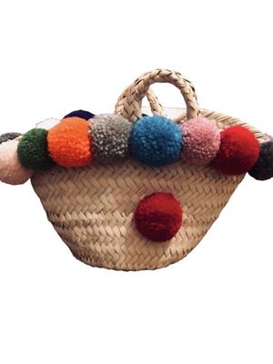Ψάθινο τσαντάκι boho με πολύχρωμα πομ πομ χειρός