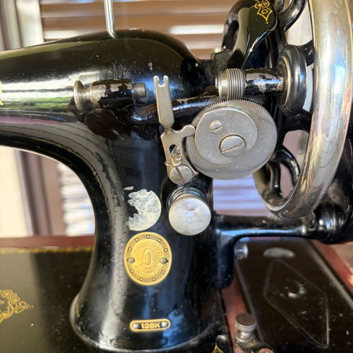 Singer 128K hand-crank sewing machine used, 1958 vintage