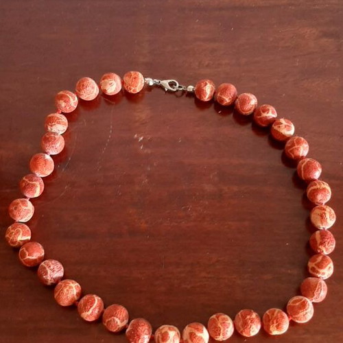 Necklace used, made of red coral