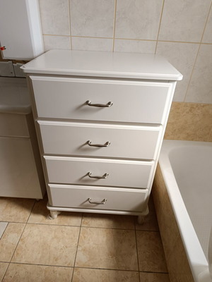 Tyssedal chest of drawers like new with 4 drawers