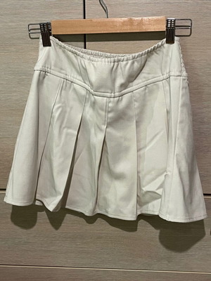 Hollister white skirt new, elastic, size XS