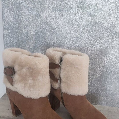 UGG boots size 38 new with high heel and fur lining