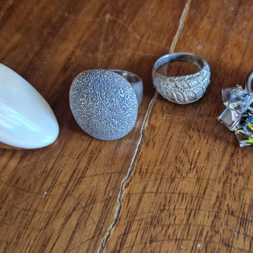 Rings and bracelets used, pack with one Follie ring
