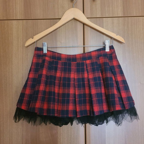 Tartan bloomers skirt like new, size M, black and red