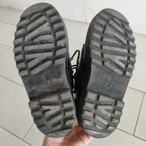 H&M children's boots size 31 like new, black with fur lining