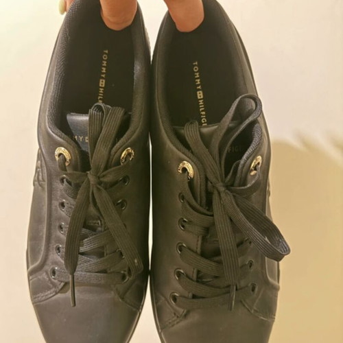 Tommy Hilfiger Black Trainers like new, size 40