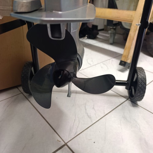 Honda outboard motor 4 hp upgraded to 6 hp like new with stand
