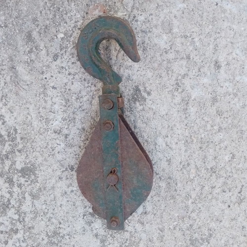 Vintage pulley block with hook, 4 inch
