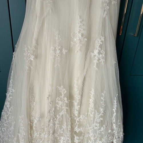 Pronovias wedding dress ivory color like new