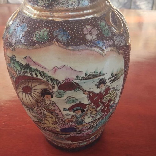 Royal Satsuma vase like new, Chinese hand-painted antique