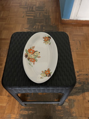 Cheeseboard like new, floral design