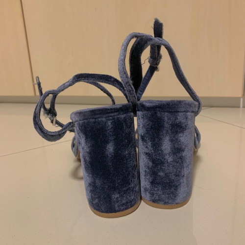 Stradivarius blue velvet sandals used, size 39
