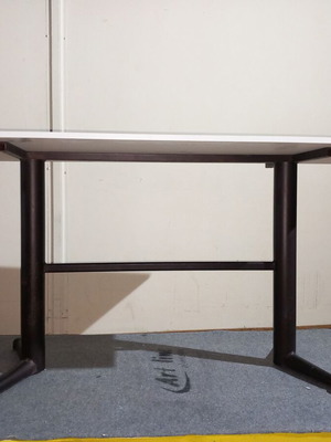 Restaurant tables like new, pack of 18 with metal frame and melamine top