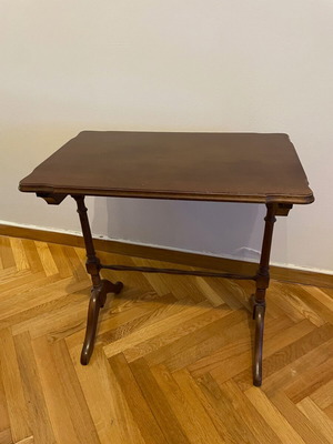 Vintage wooden coffee table like new, 56 x 57 x 35 cm