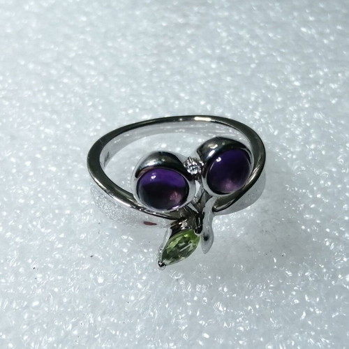 Silver 925 ring with amethysts and peridot, size 55, new