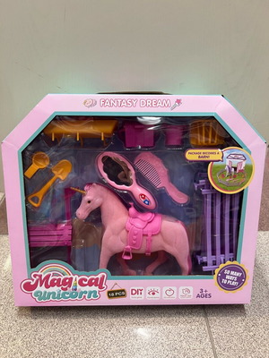 Unicorn with accessories and fence 18 pcs new