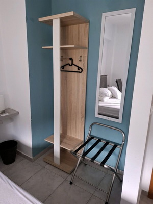 Open wardrobe entrance hanger like new