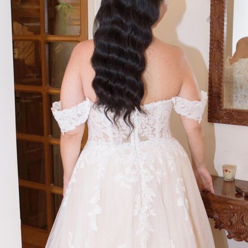Pronovias Athenav wedding dress like new, sugar color, detachable sleeves, size L