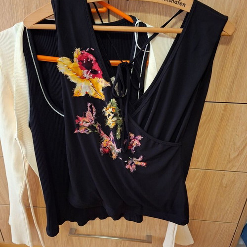 Bill Cost Wrap Top Black Like New