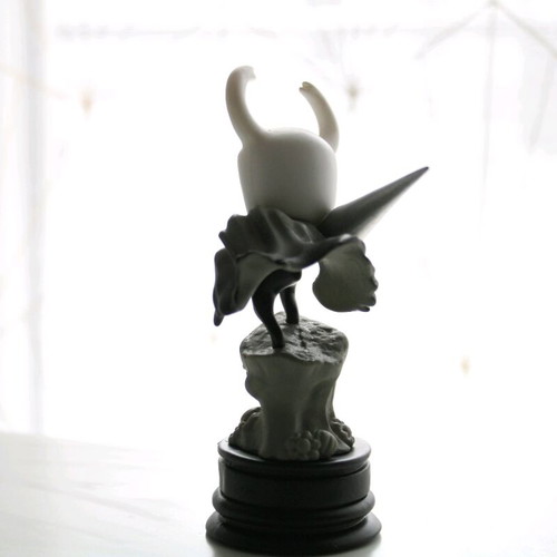 Hollow Knight figure like new, 11 cm tall