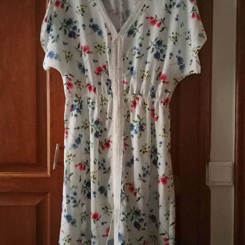 Summer dress like new, floral print with lace and front slit
