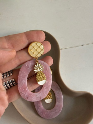 Earrings like new, impressive design