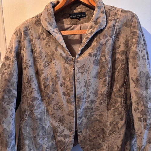 Jacket with rose pattern No48-50 like new, beige