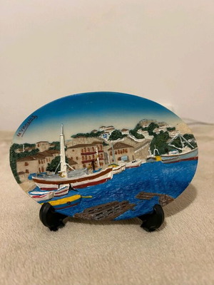 Decorative embossed wall plate from Mykonos like new
