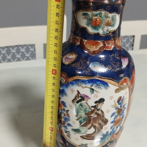 Satsuma decorative vase like new, hand painted Japanese ceramic
