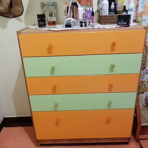 Large Modeco chest of drawers in very good condition