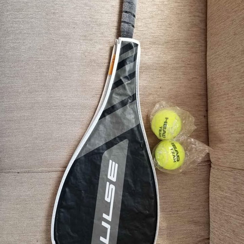 Tennis racket used with set, good condition
