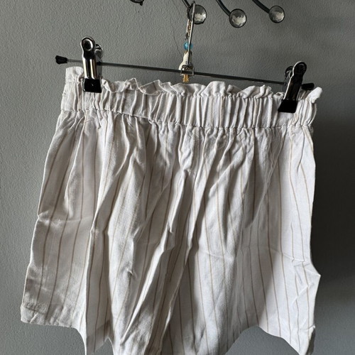Summer shorts like new, white and beige