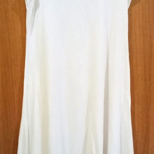 White dress M/L like new with lace back, elastic fabric