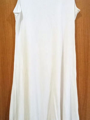 White dress M/L like new with lace back, elastic fabric