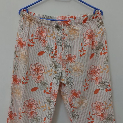 Jolinesse women's capri pants like new, size M, multicolor
