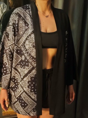 Kimono short with paisley pattern size M like new, black and white