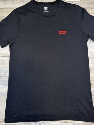 Levi's Relaxed Fit T-Shirt Black Red Batwing Logo Women’s Size M NWT