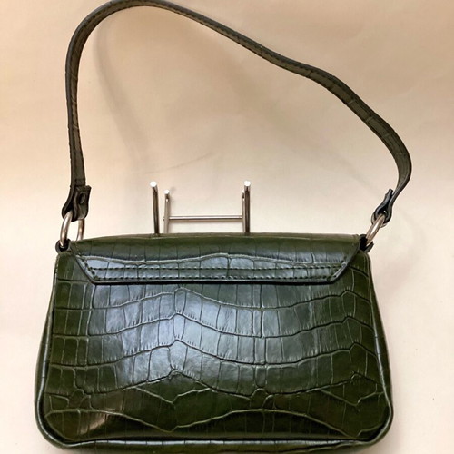 Green shoulder bag like new with ring