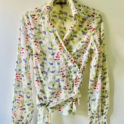 Mai Melissa Floral Wrap Shirt like new with floral pattern