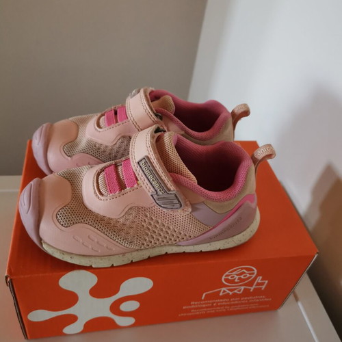 Biomecanics athletic shoes like new, pink, size 25 girls