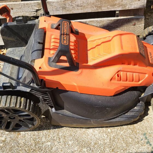 Black & Decker BEMW481BH electric lawn mower 1800W 42 cm blade