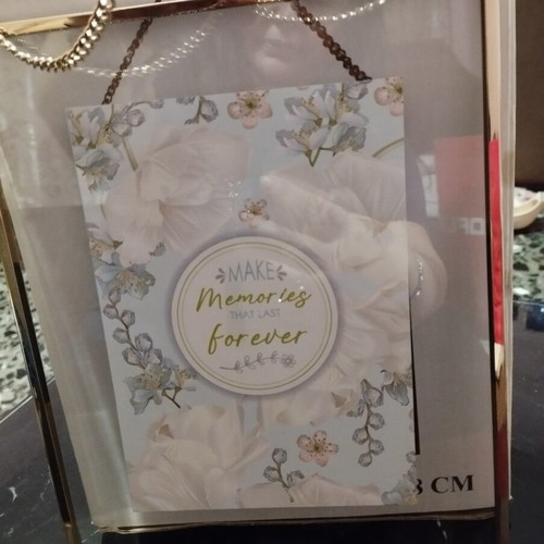Photo frame new with gold lines and chain, 13x18 cm