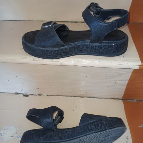 Voi & Noi black sandals with adjustable straps, size 41