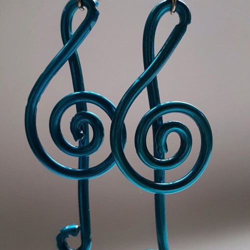 Blue treble clef dangling earrings