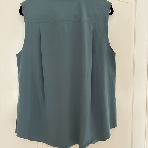 Athleta Everlasting Tank sleeveless button-up shirt size L, like new, grey green