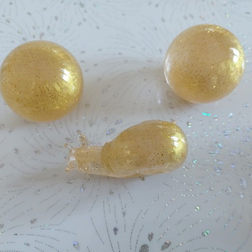 Table decorative set 2 gold balls and gold snail made of liquid glass new
