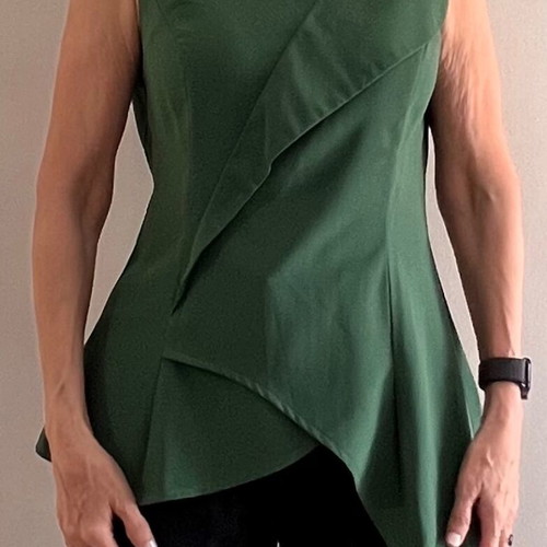 Sleeveless blouse like new, cypress color, size M