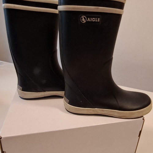 Aigle kids boot used no 33 navy blue