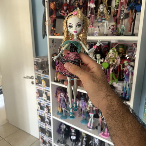 Monster High Lagoona Blue Skull Shores doll