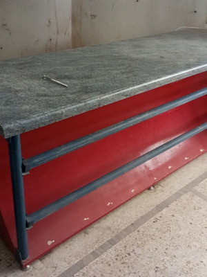 Workbenches used for stores and professional spaces